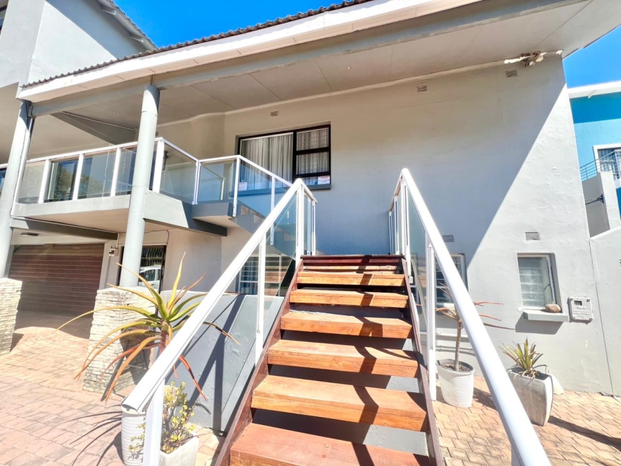 5 Bedroom Property for Sale in Paradise Beach Eastern Cape